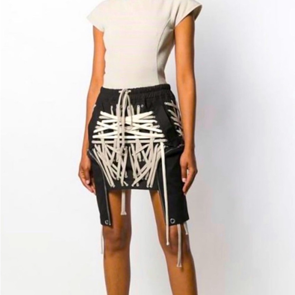 Unique Tiebreaker Asymmetric Real Shoestring Design W/Side Pockets Black Skirt